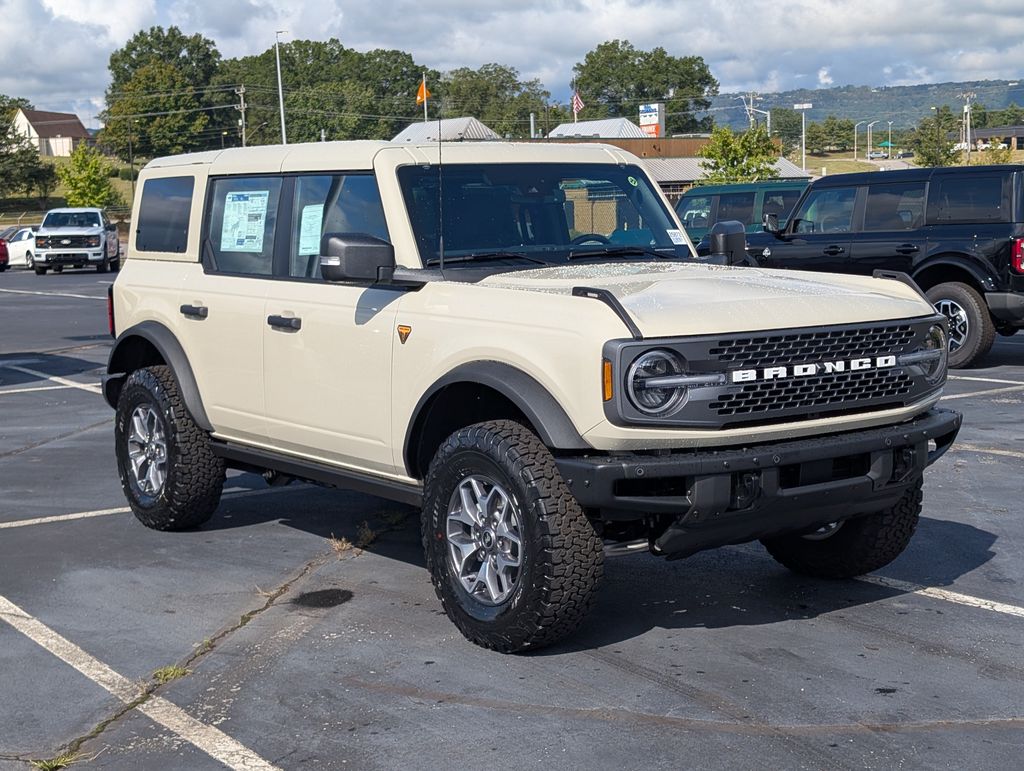 2025 Ford Bronco Badlands photo 2