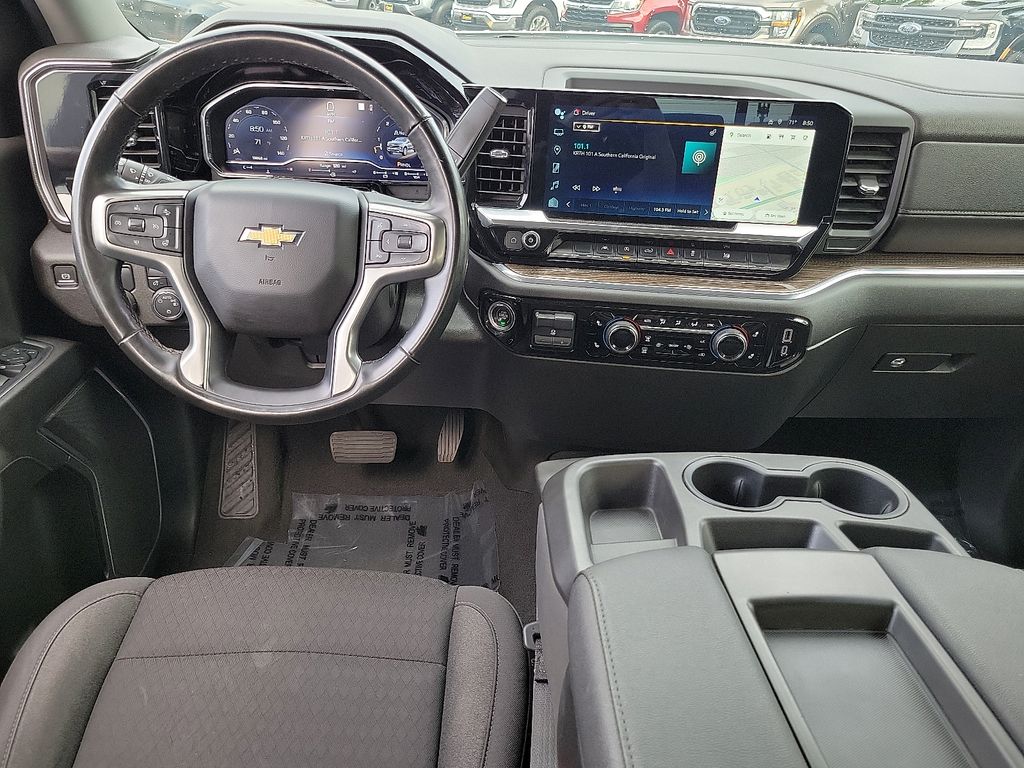 2023 Chevrolet Silverado 1500 LT photo 4