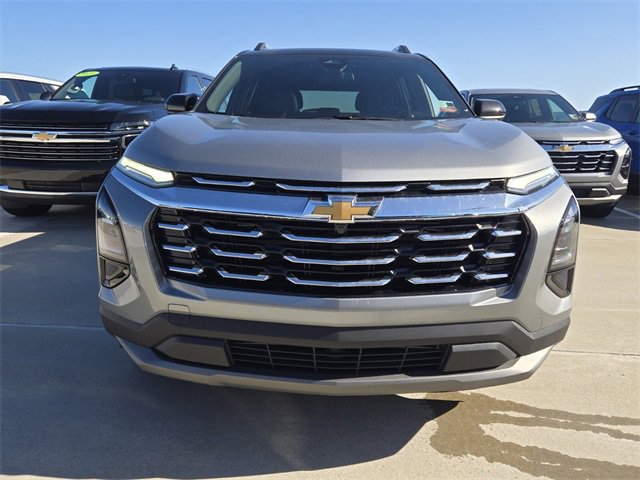 2025 Chevrolet Equinox LT photo 2