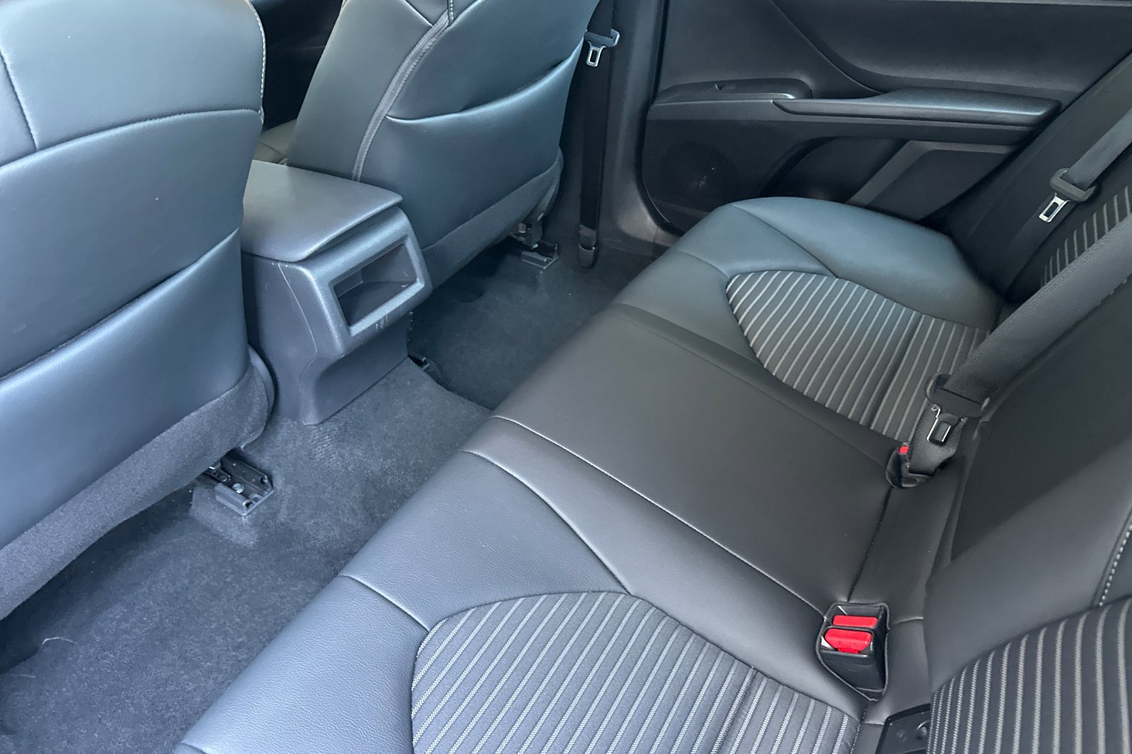 2024 Toyota Camry SE photo 11