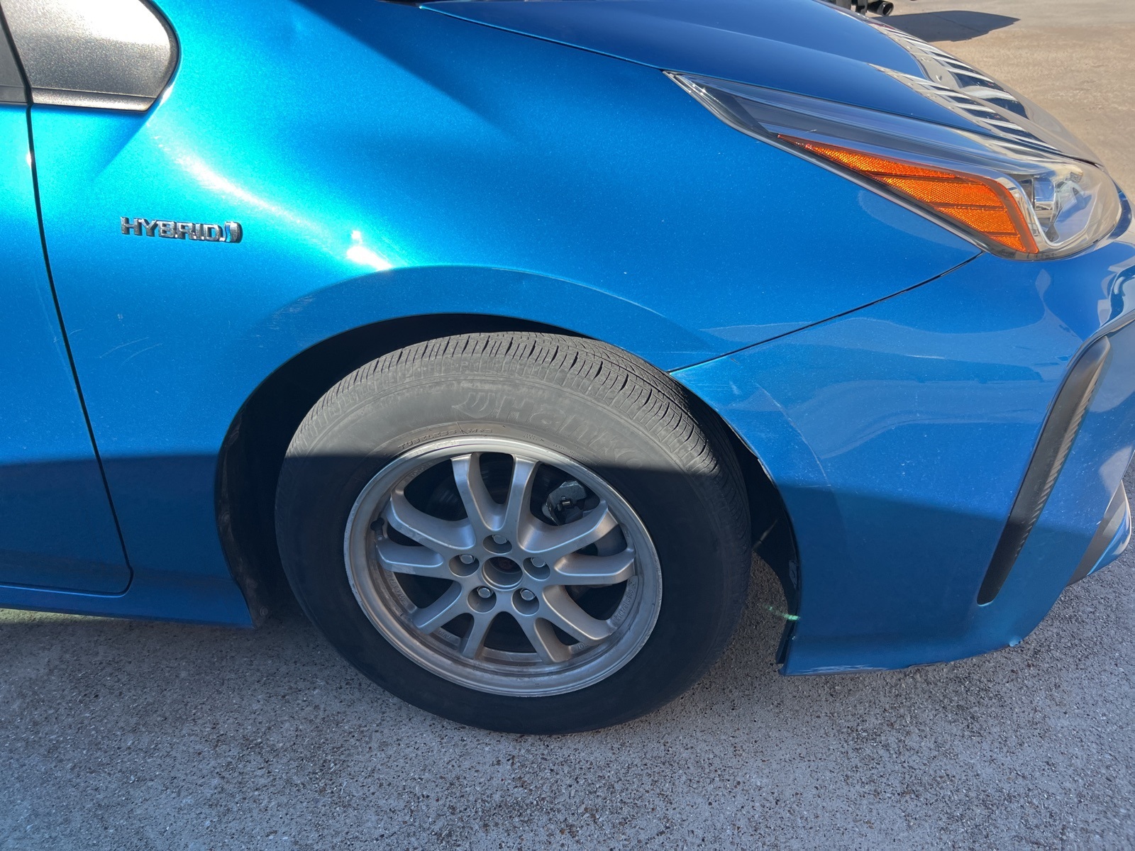 2022 Toyota Prius LE photo 4