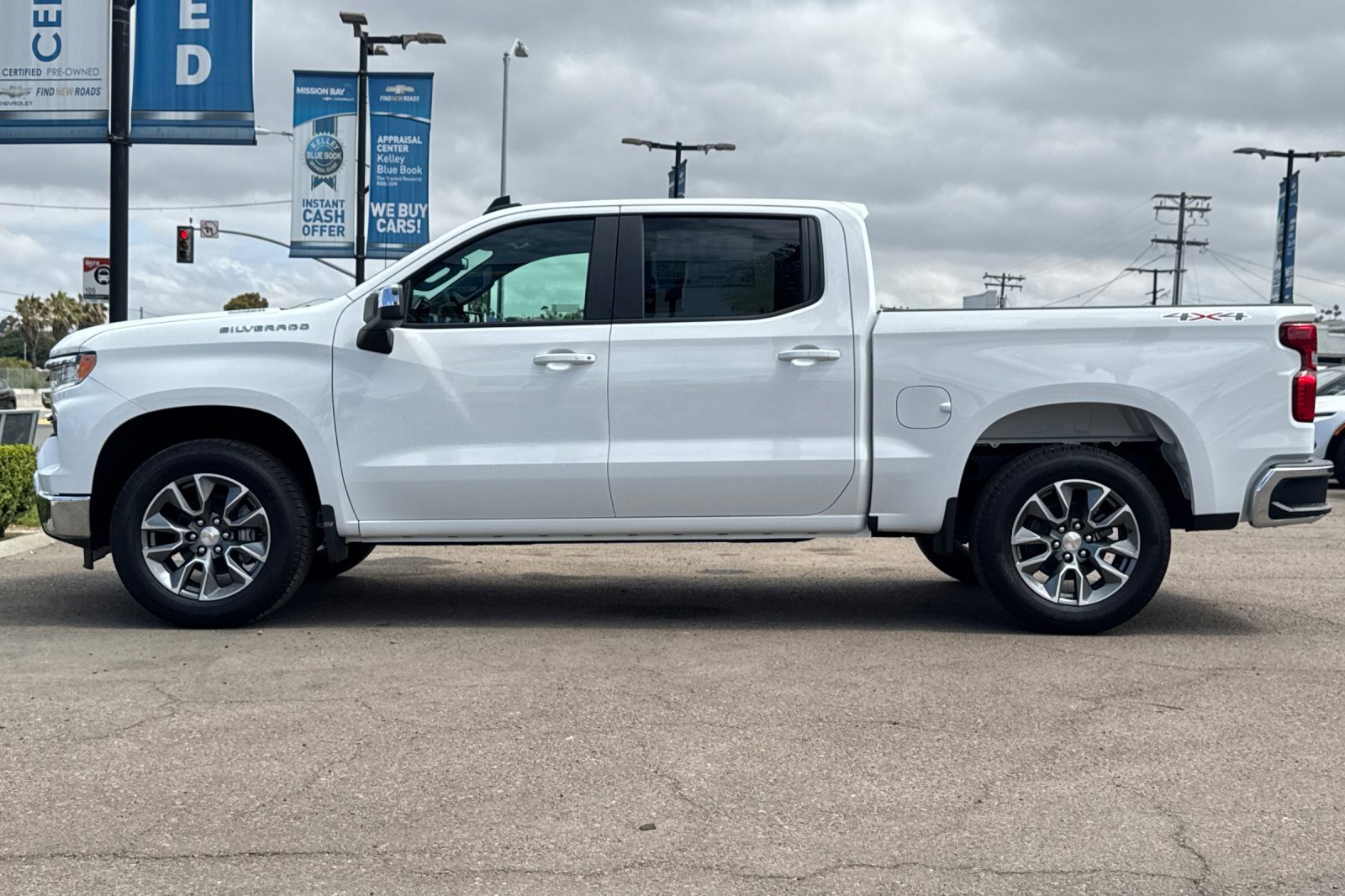 2025 Chevrolet Silverado LT photo 7