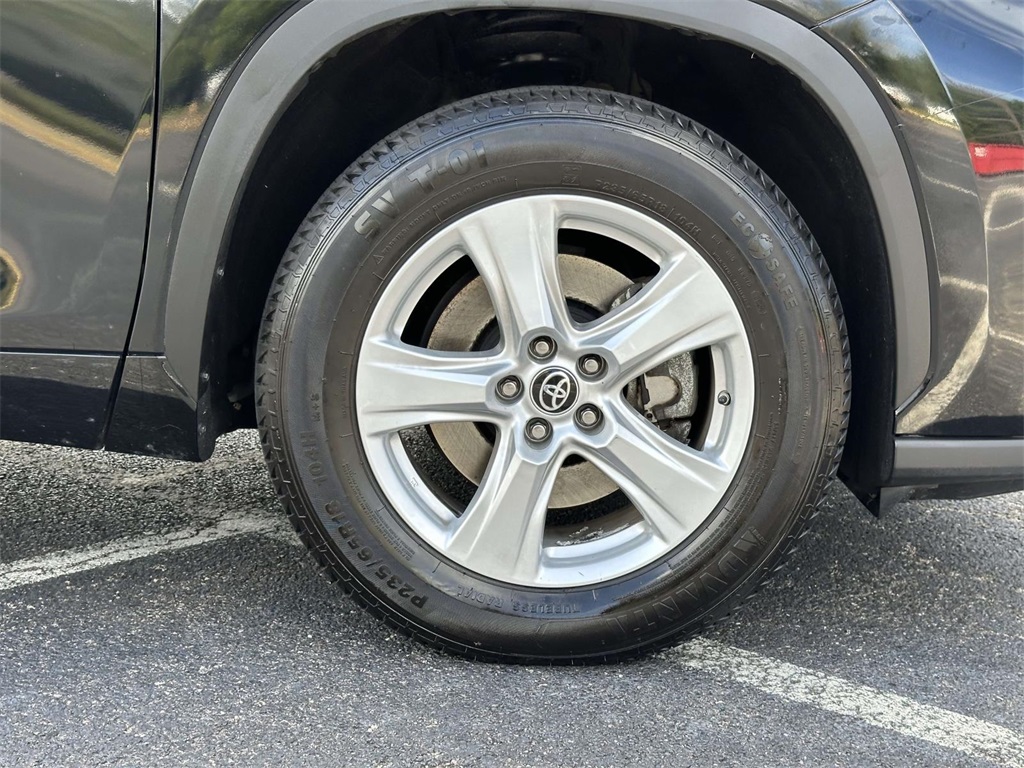 2023 Toyota Highlander LE photo 14
