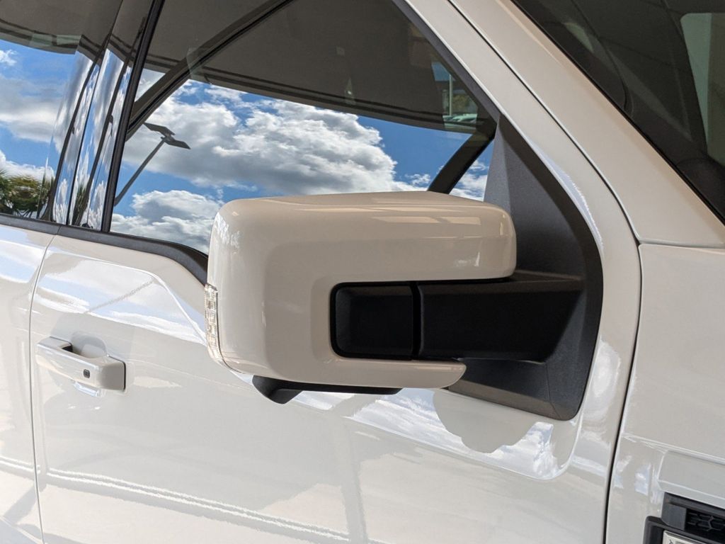 2025 Ford F-150 Lariat photo 9
