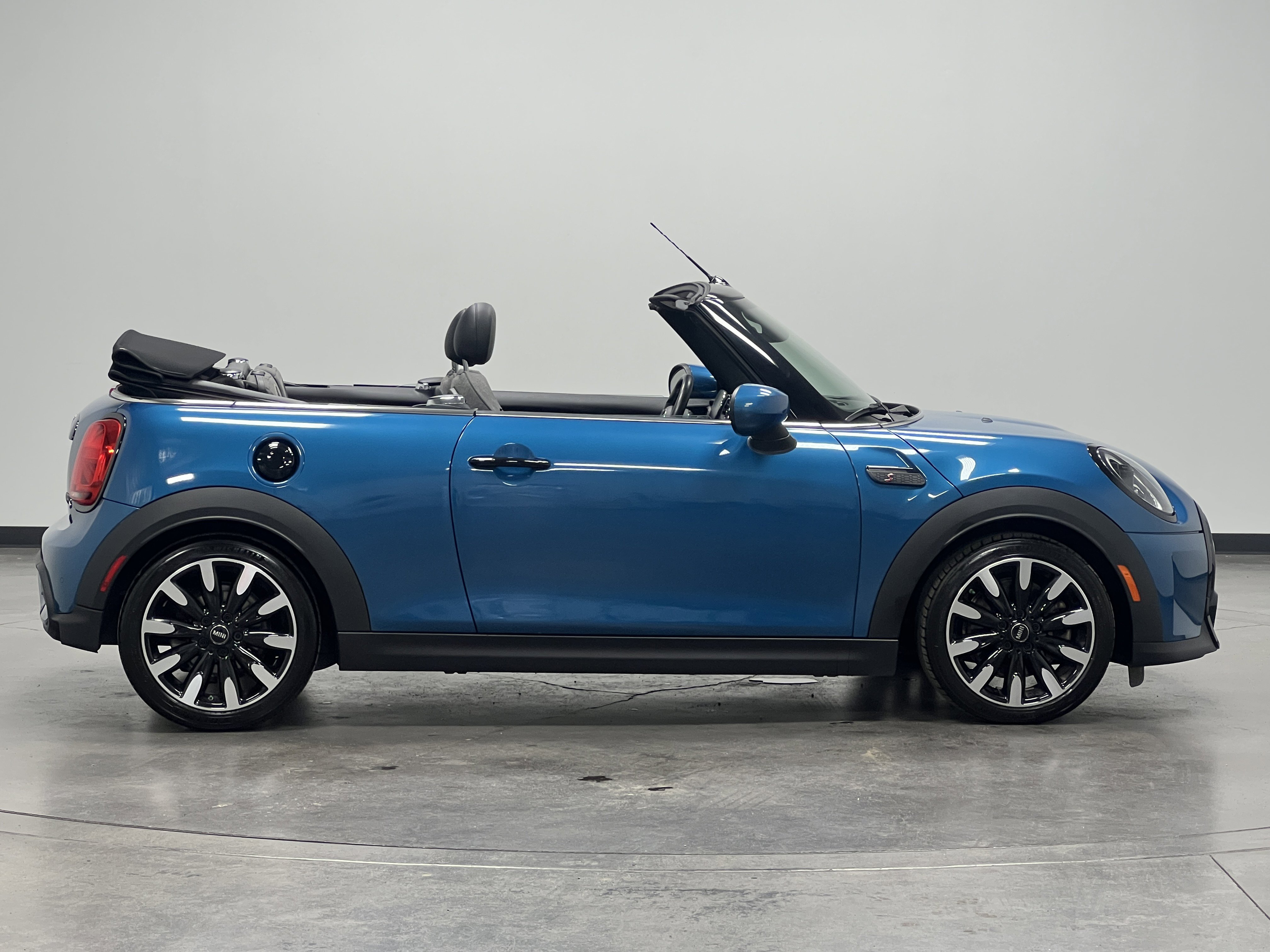 2023 Mini Cooper Convertible S photo 8