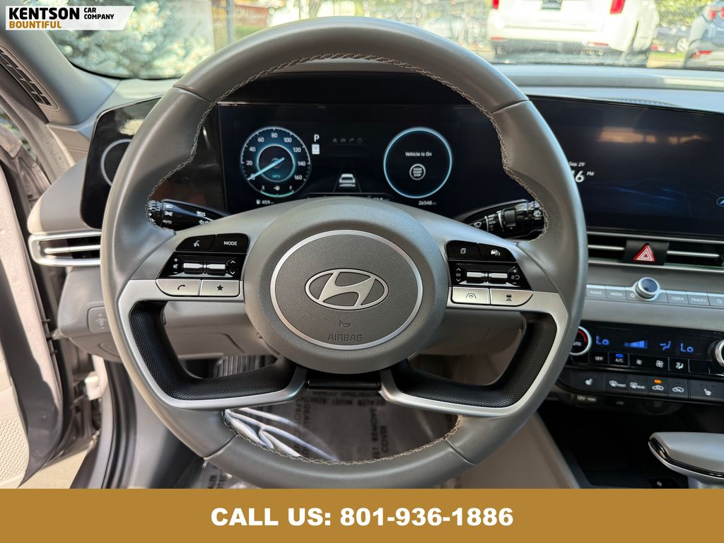 2025 Hyundai Elantra SEL Convenience photo 11