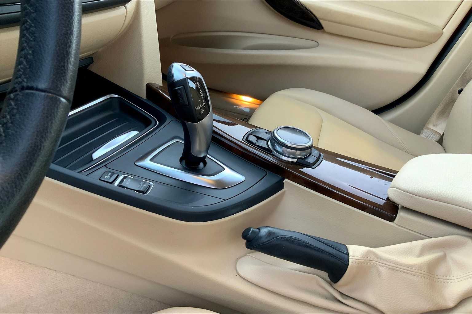 2014 Bmw 320i SA photo 16