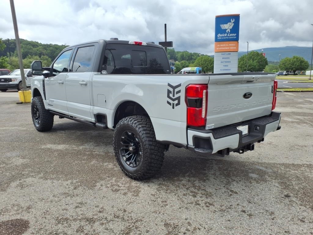 2025 Ford F-250 Lariat photo 3