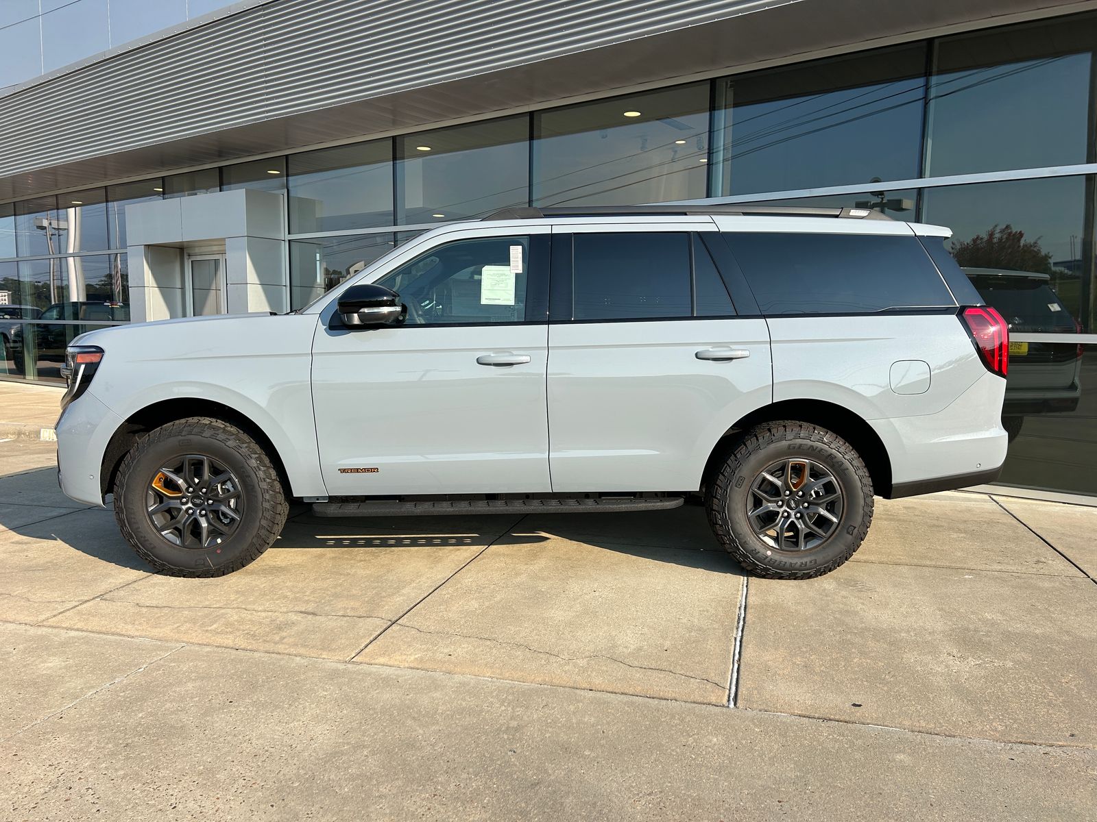 2025 Ford Expedition photo 5