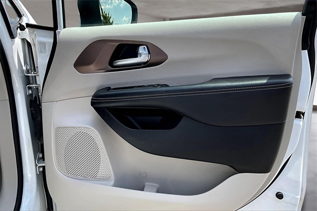 2022 Chrysler Voyager LX photo 22