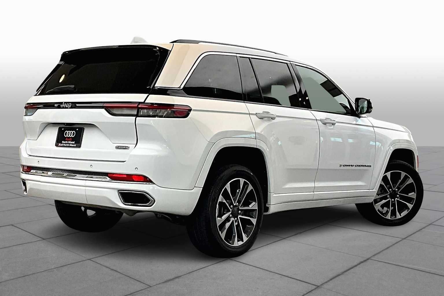 2022 Jeep Grand Cherokee Overland photo 11