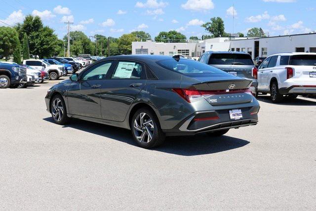 New 2025 Gray Hyundai SEL Sport image 3