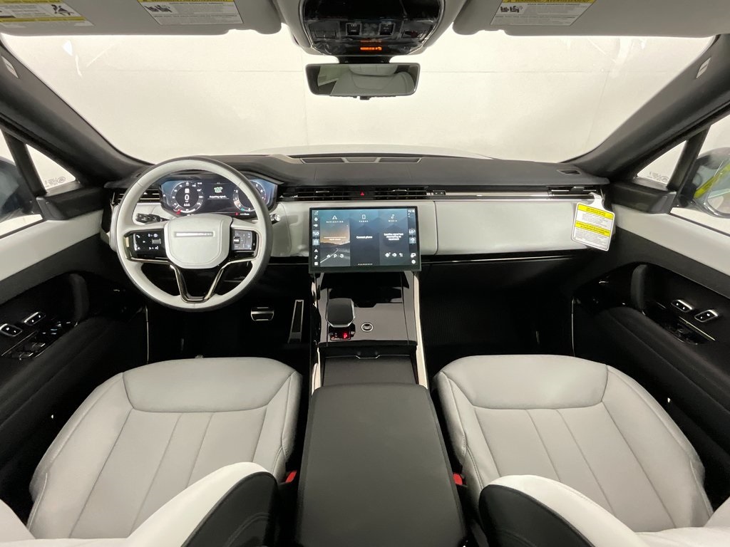 2025 Land Rover Range Rover Sport SE photo 2