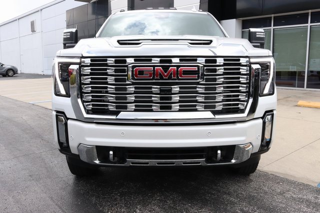 2025 Gmc Sierra 3500 HD Denali photo 2