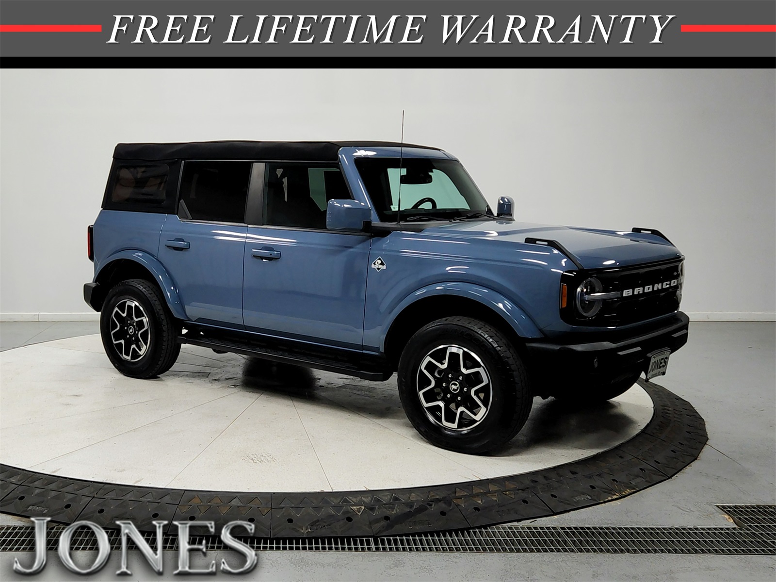 2023 Ford Bronco 4-Door Outer Banks's photo