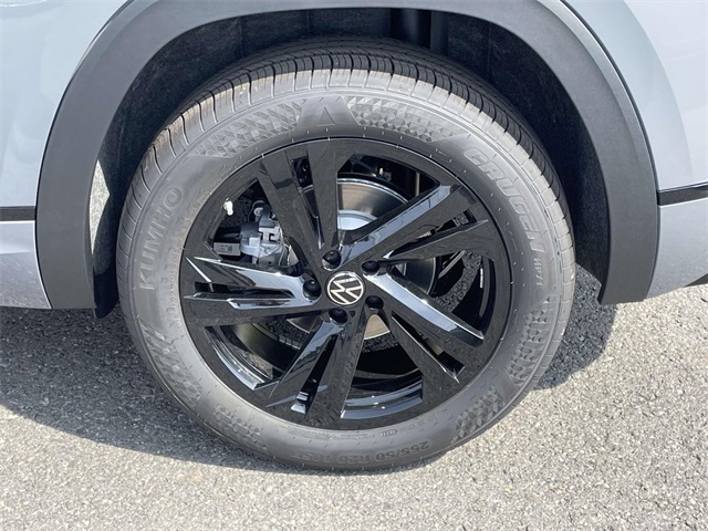 2025 Volkswagen Atlas Cross Sport SEL R-Line photo 10