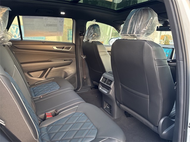 2025 Volkswagen Atlas Cross Sport SEL Premium R-Line photo 22