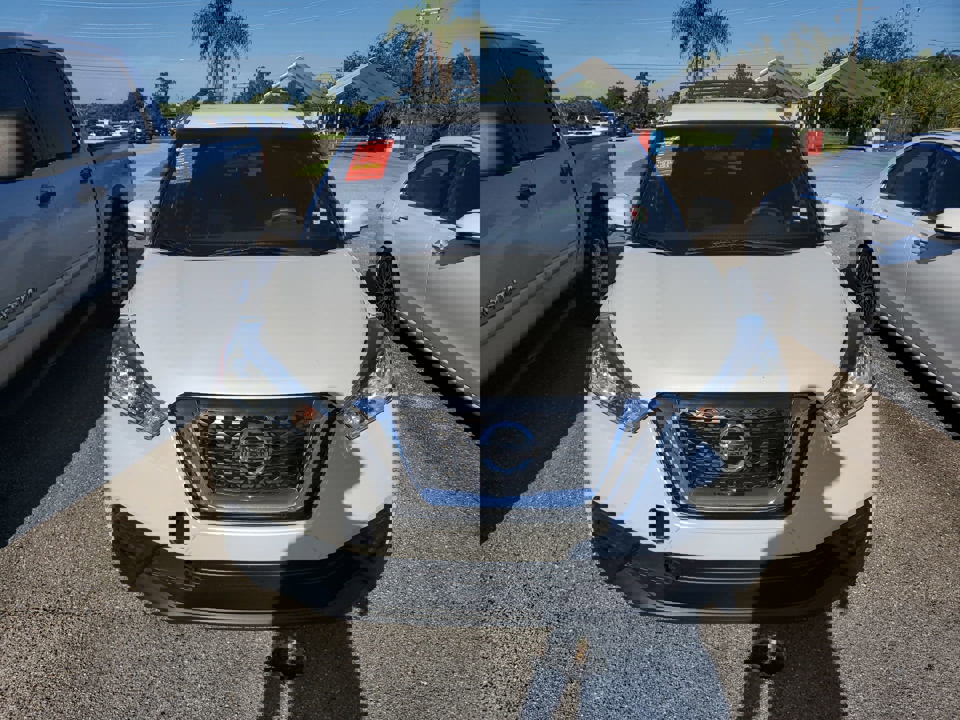 2019 Nissan Kicks SV photo 2