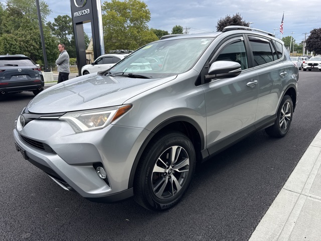 2017 Toyota RAV4 XLE photo 6