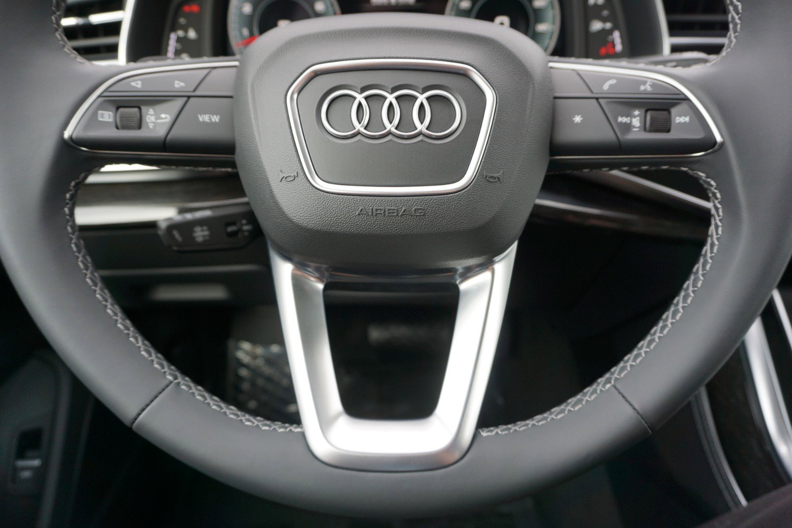 2025 Audi Q8 Premium Plus photo 7
