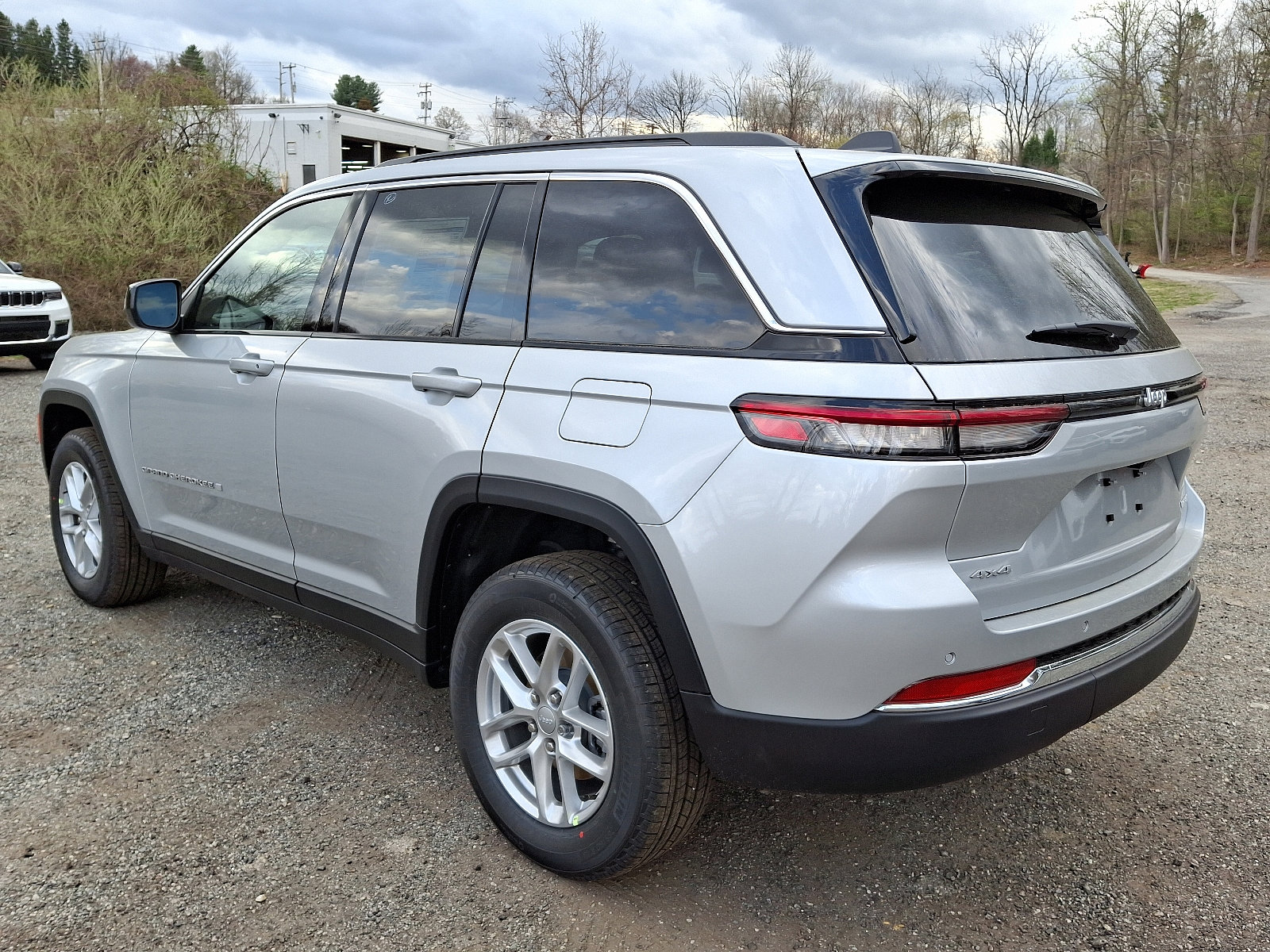 2025 Jeep Grand Cherokee Laredo X photo 3