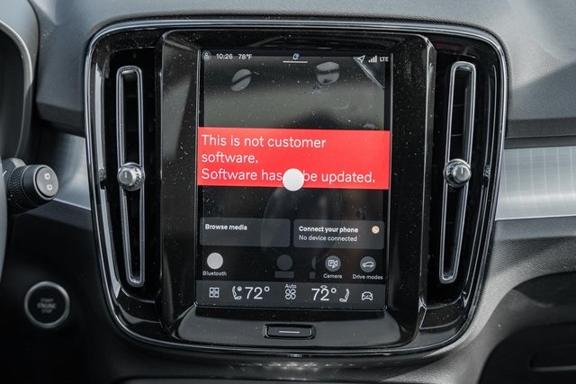 2026 Volvo XC40 photo 20