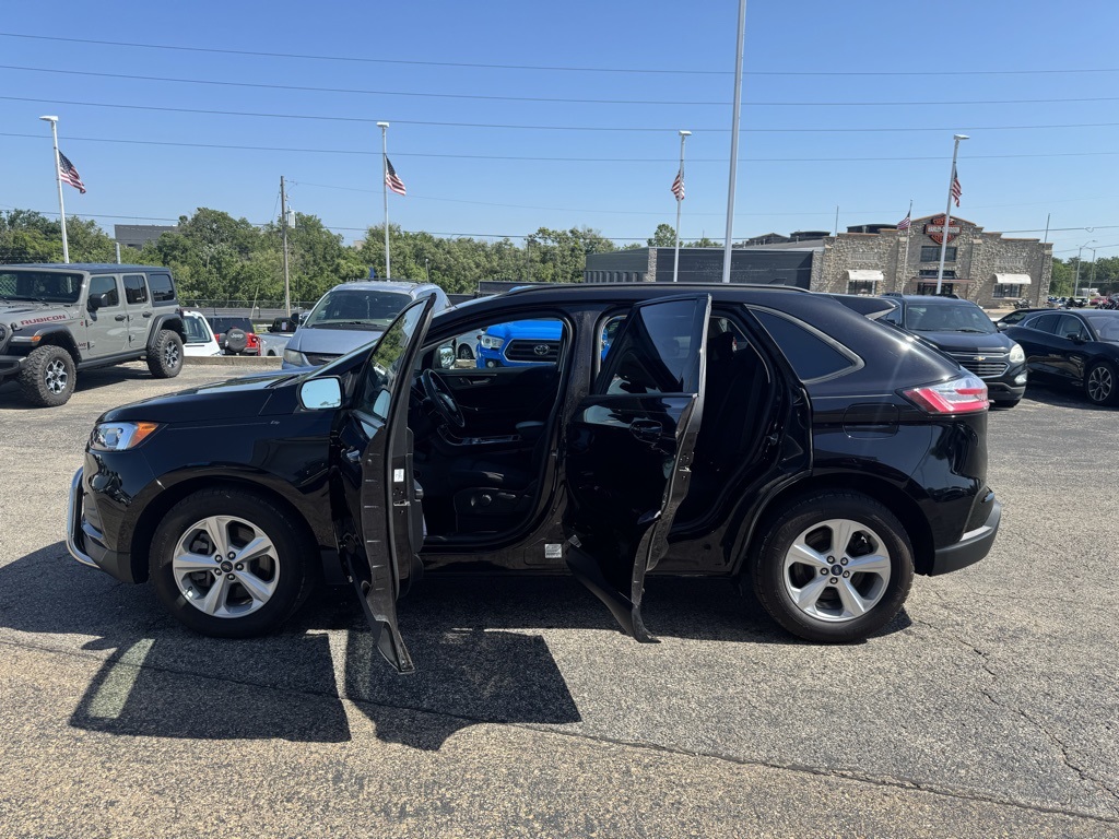 2022 Ford Edge SE photo 4