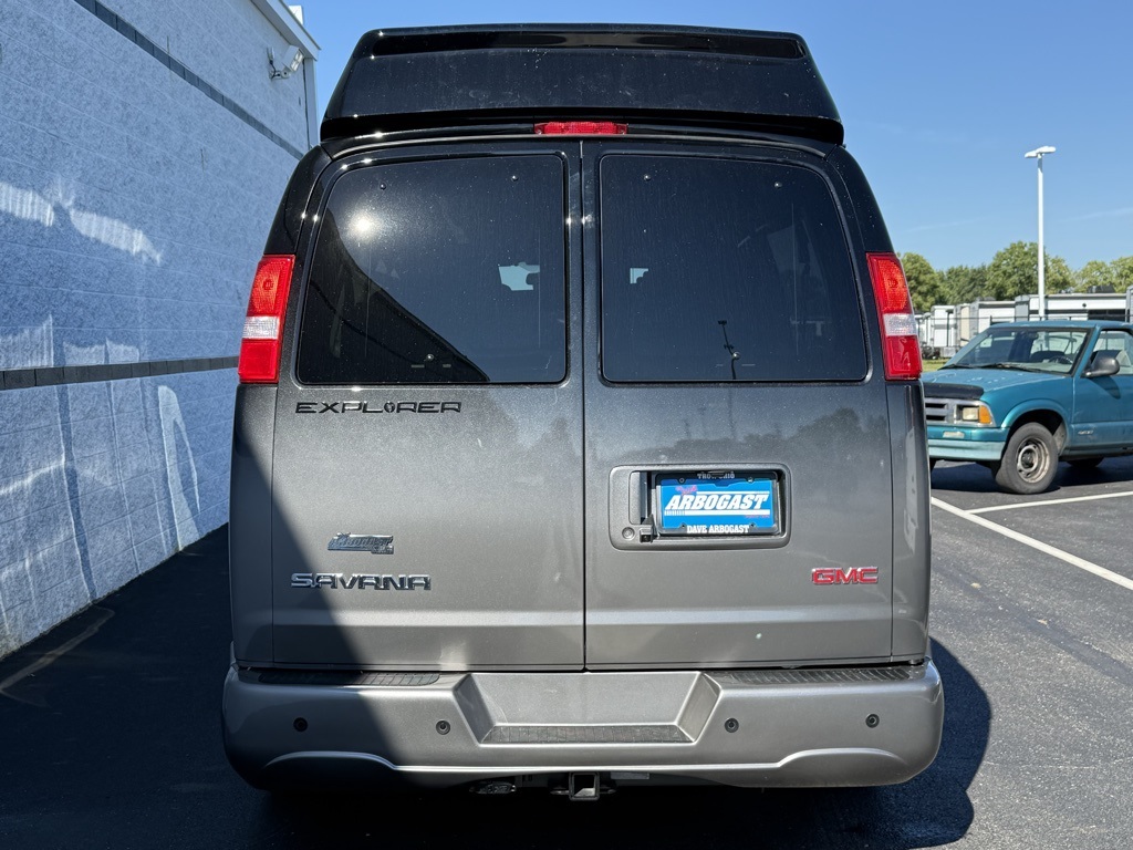 2025 Gmc Savana photo 4