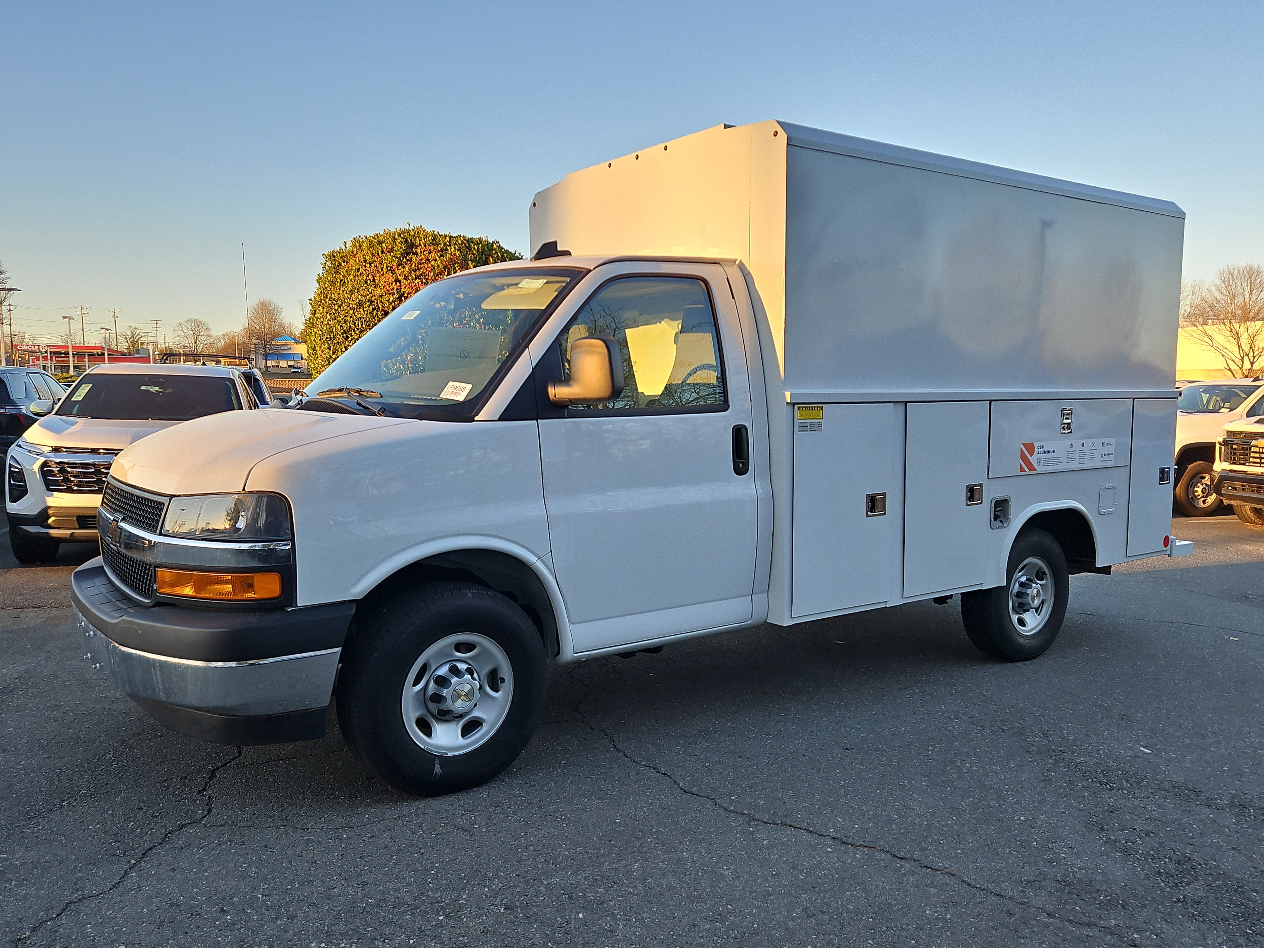 2025 Chevrolet Express Cutaway Base's photo