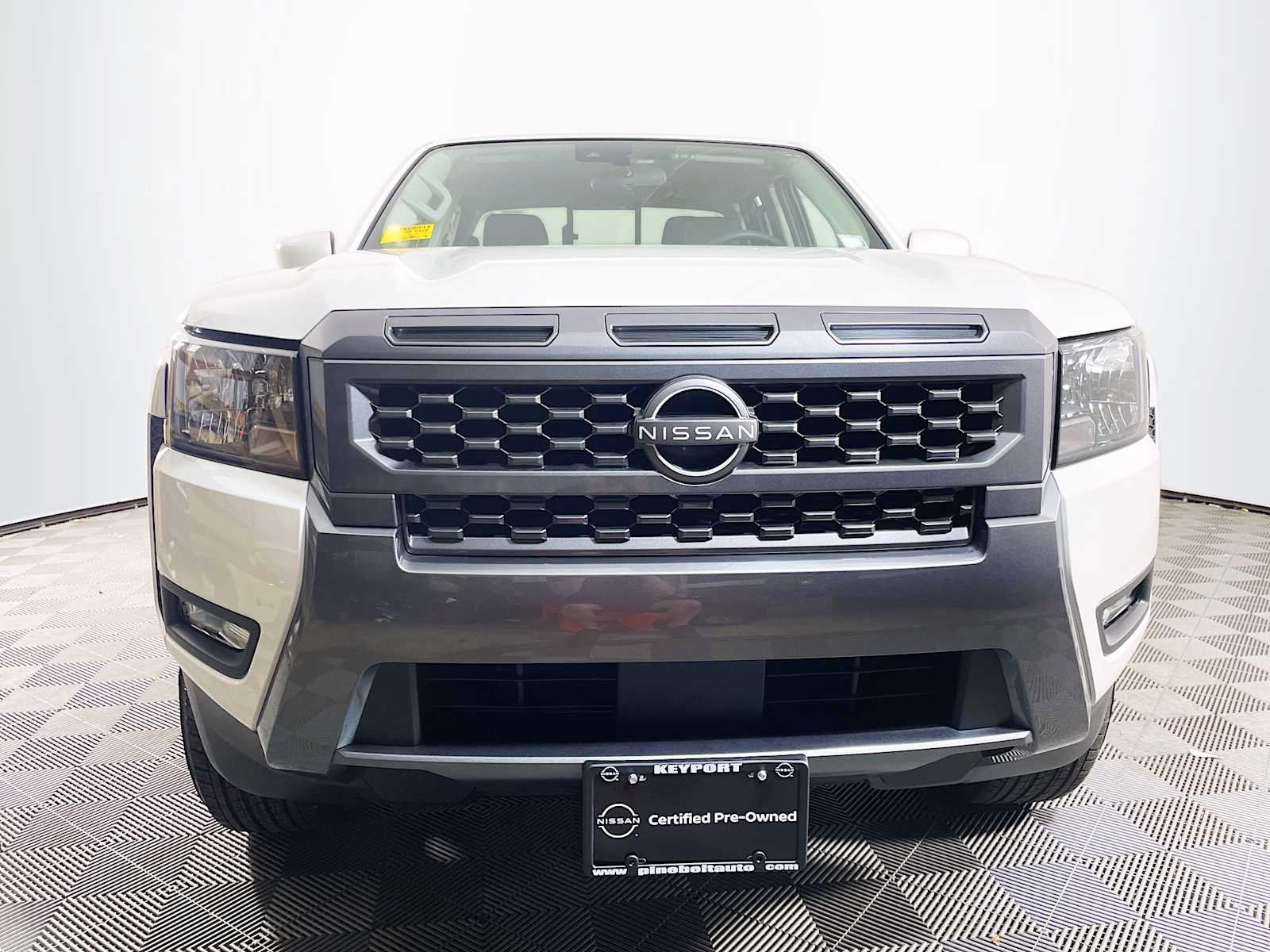2025 Nissan Frontier SV photo 2