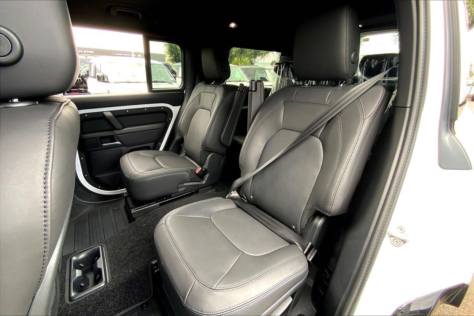 2025 Land Rover Defender 130 X-Dynamic SE photo 10