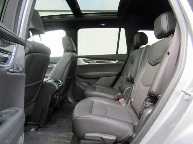 2024 Cadillac XT6 Sport photo 2