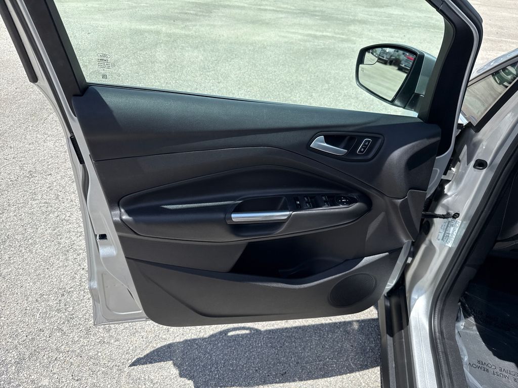 2015 Ford C-Max Hybrid SEL photo 11