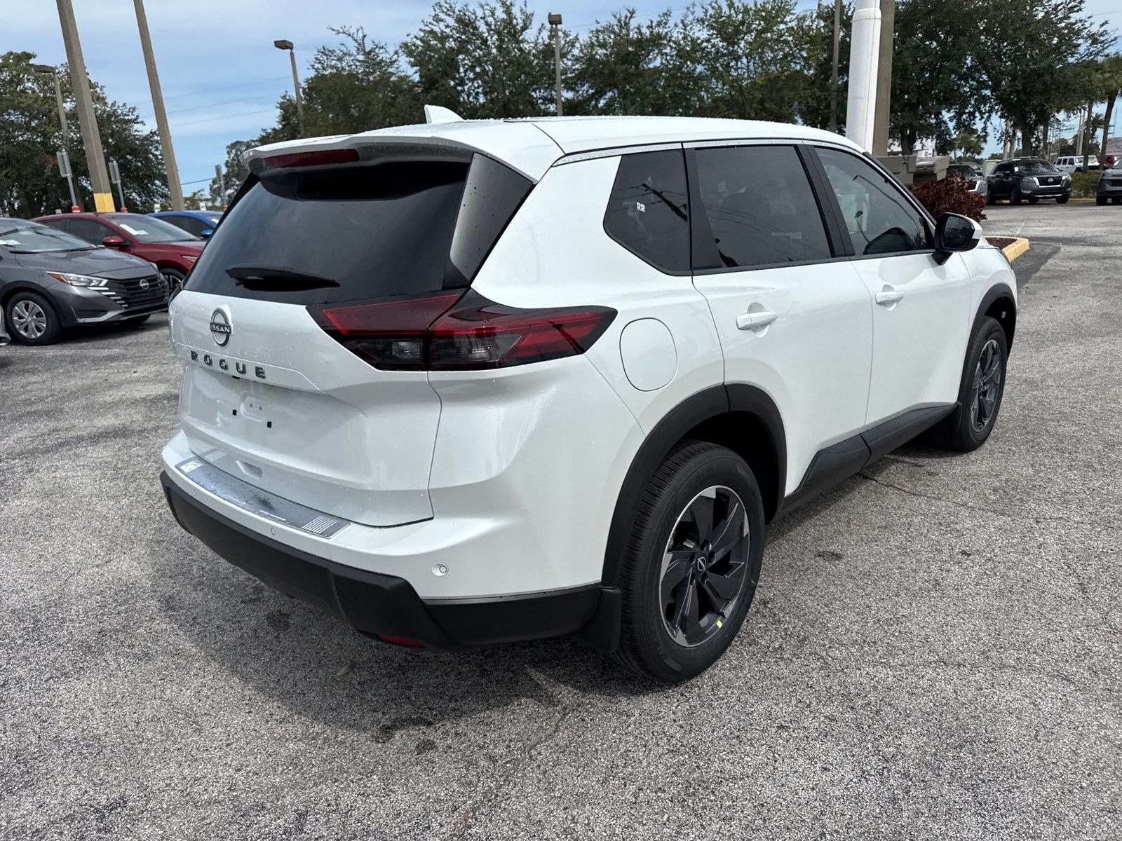 2026 Nissan Rogue SV photo 5