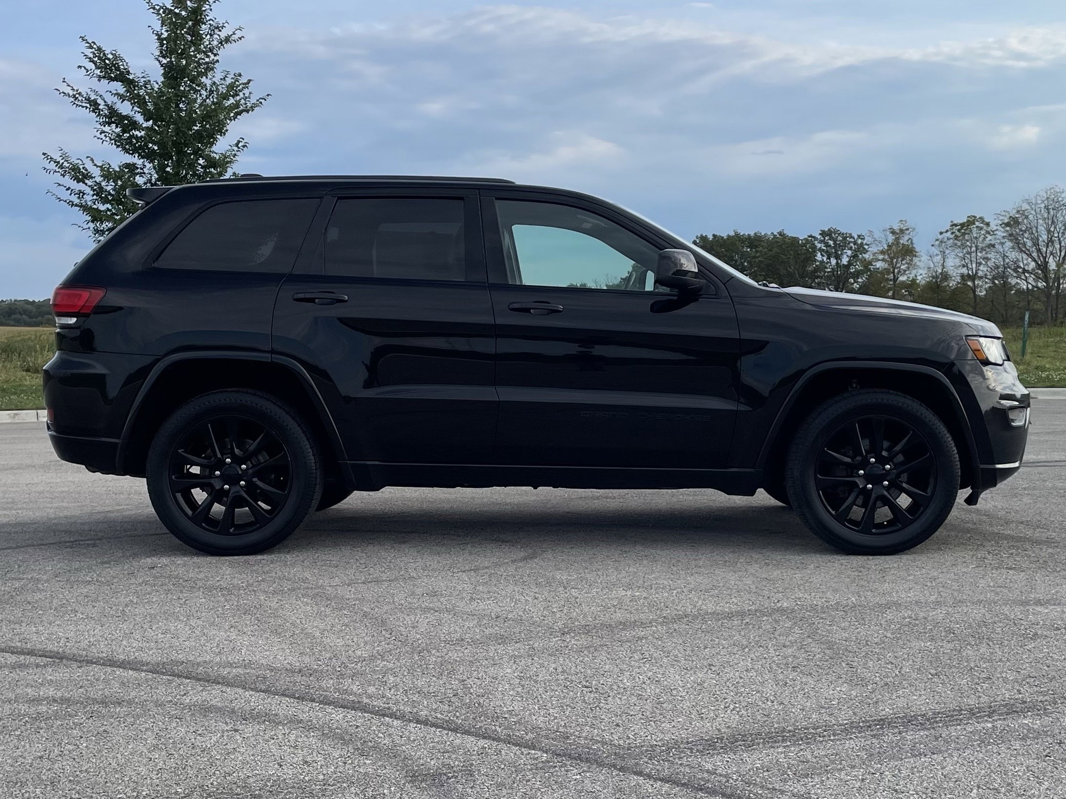 2018 Jeep Grand Cherokee Altitude photo 2