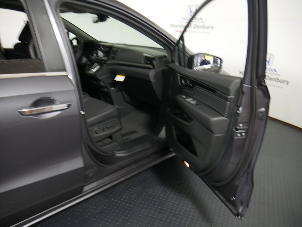 2026 Honda Odyssey Touring photo 8
