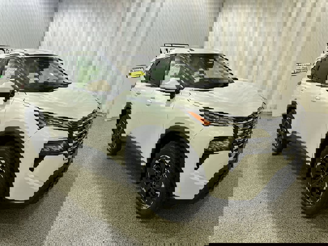 2026 Nissan Rogue SV's photo