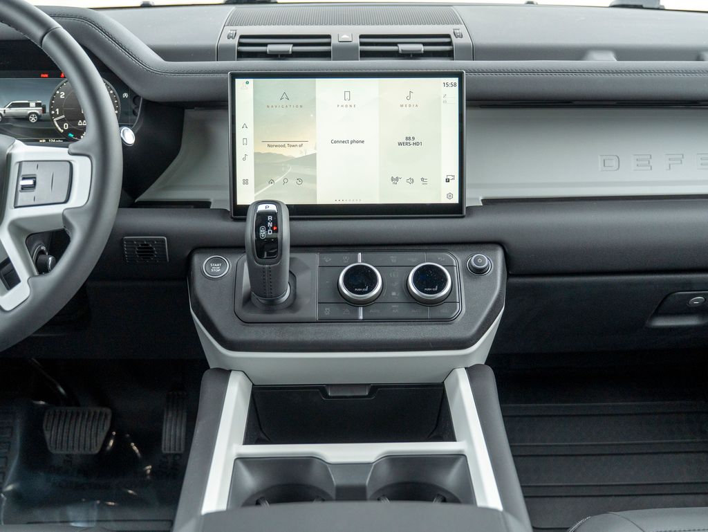 2025 Land Rover Defender 110 X-Dynamic SE photo 19
