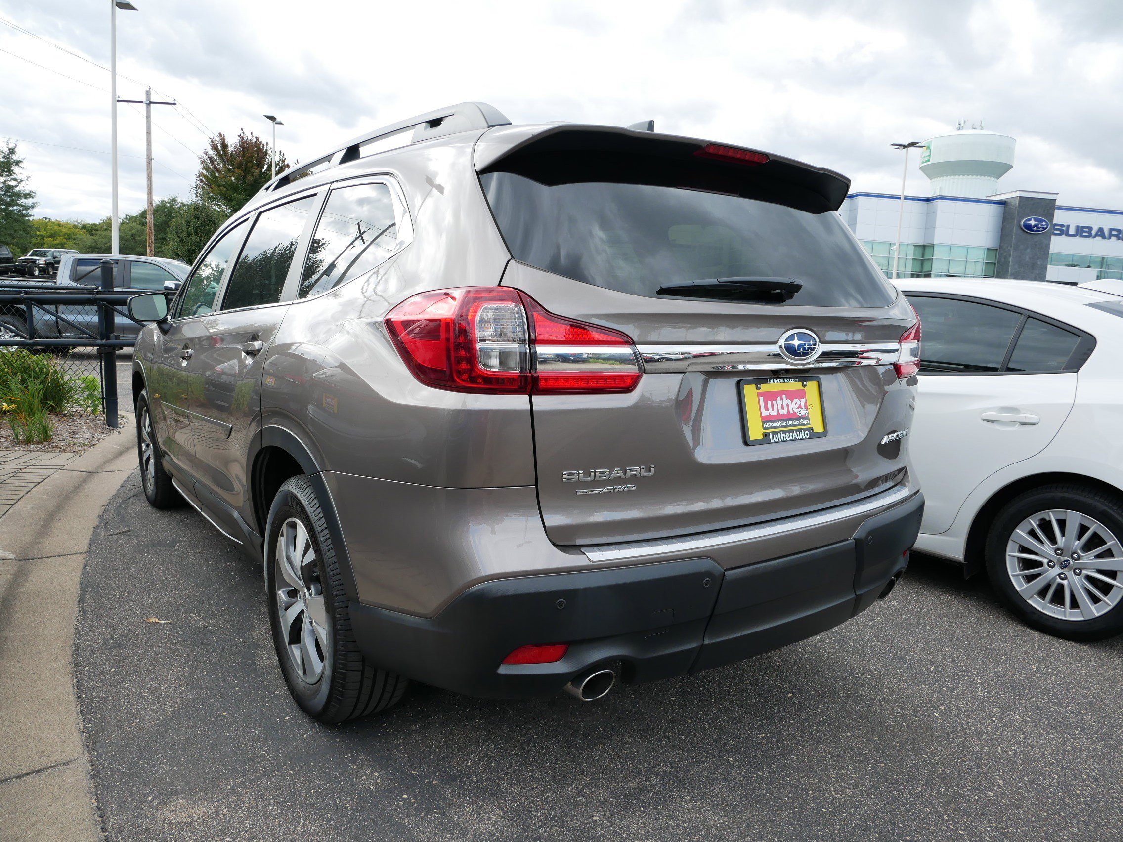 2022 Subaru Ascent Premium photo 3