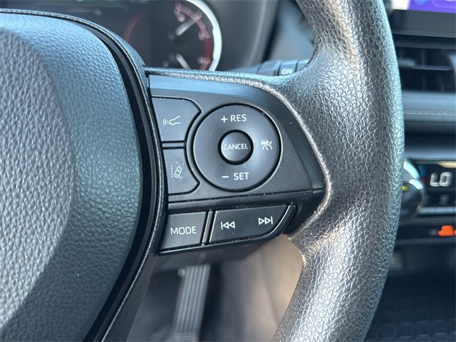 2023 Toyota RAV4 XLE photo 19