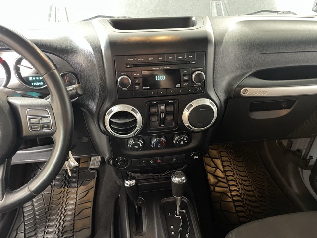 2014 Jeep Wrangler Unlimited Rubicon photo 21
