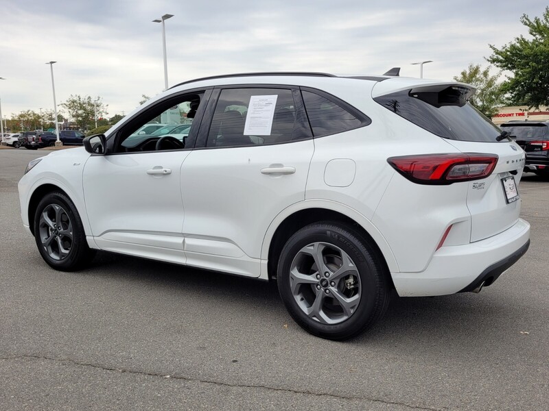 2023 Ford Escape Hybrid ST-Line photo 4