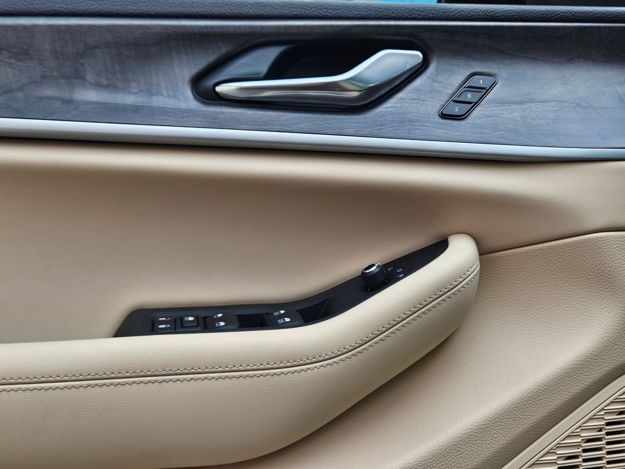 2025 Jeep Grand Cherokee Limited photo 17
