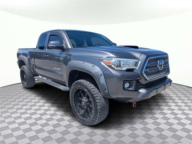 2017 Toyota Tacoma SR5 TRD Sport photo 2