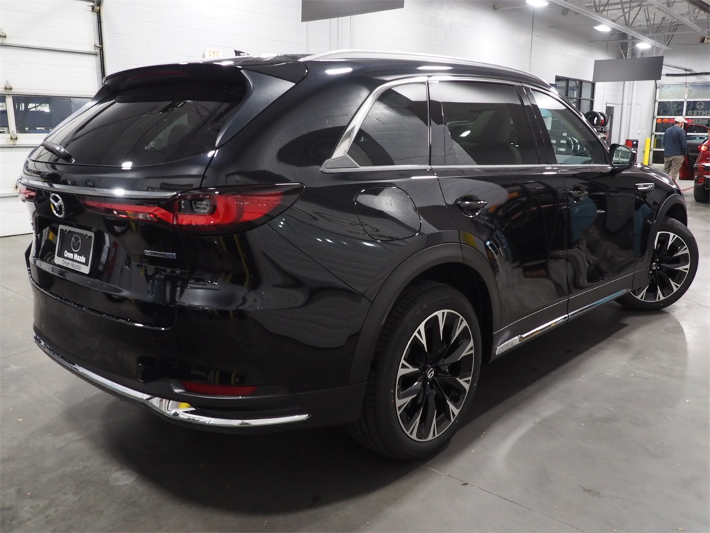 2025 Mazda CX-90 Plug-in Hybrid Premium Plus photo 2