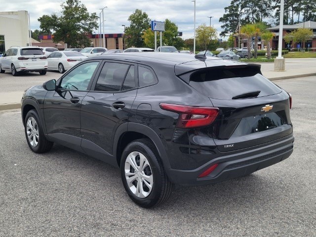 2025 Chevrolet Trax LS photo 3