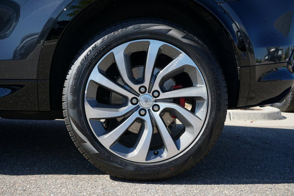 2025 Land Rover Discovery Sport SE photo 31