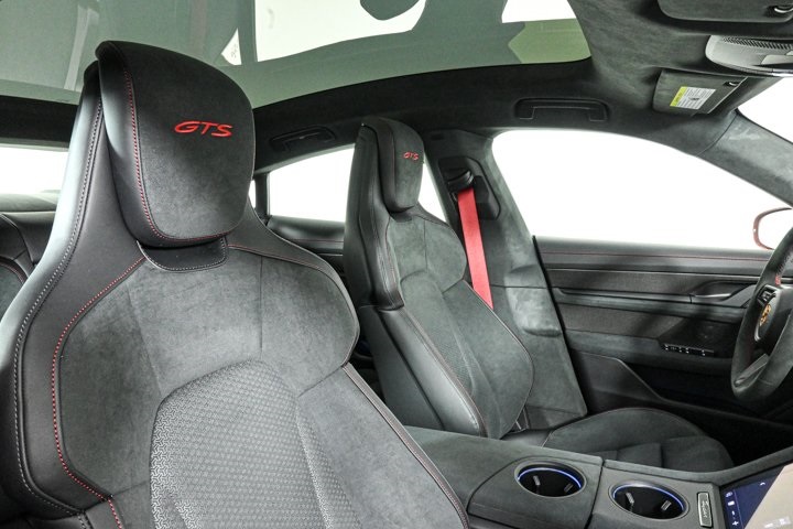 2025 Porsche Taycan GTS photo 22