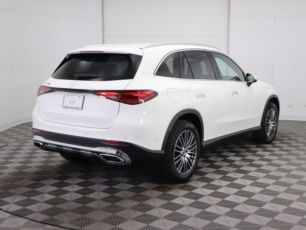 2025 Mercedes Benz GLC 300 photo 4