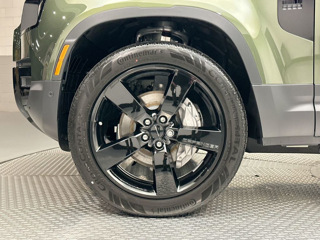 2026 Land Rover Defender 110 photo 4